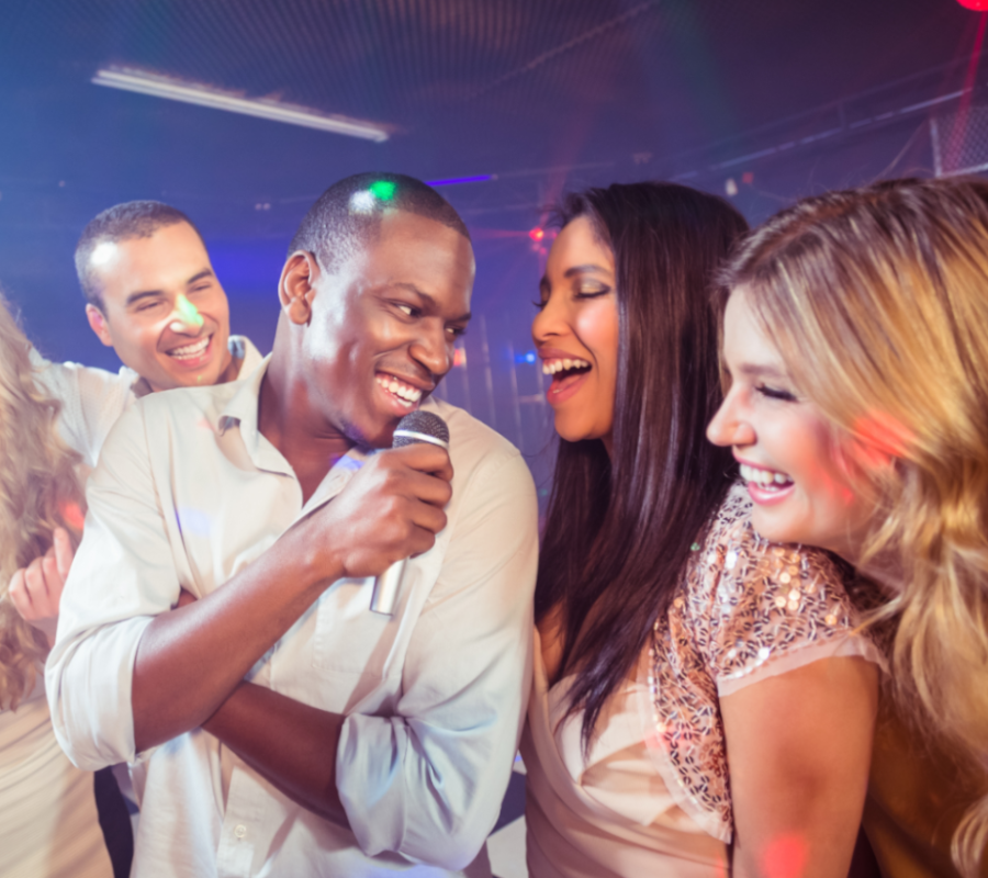 DJ professionnel animant un mariage en Vaucluse